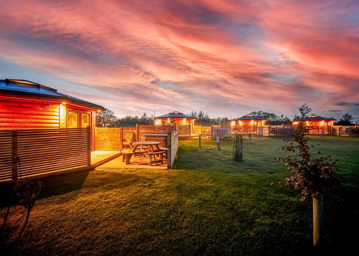 Green Meadows Park Garton Екстериор снимка